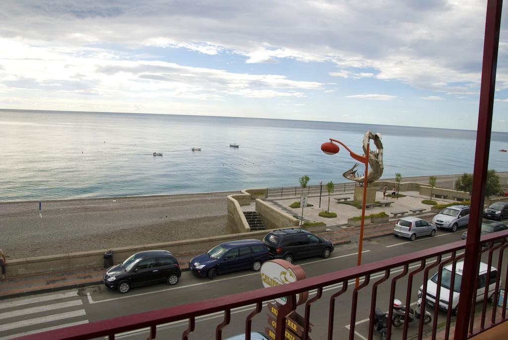 سانتا تيريزا دي ريفا B&B La Sirena المظهر الخارجي الصورة