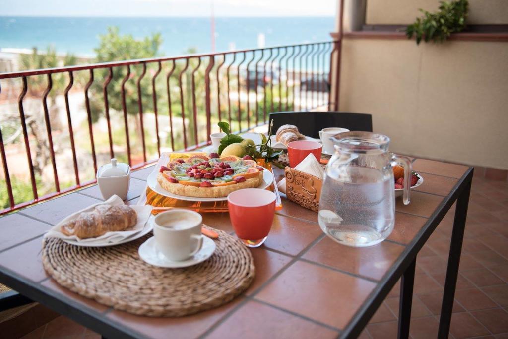 سانتا تيريزا دي ريفا B&B La Sirena المظهر الخارجي الصورة