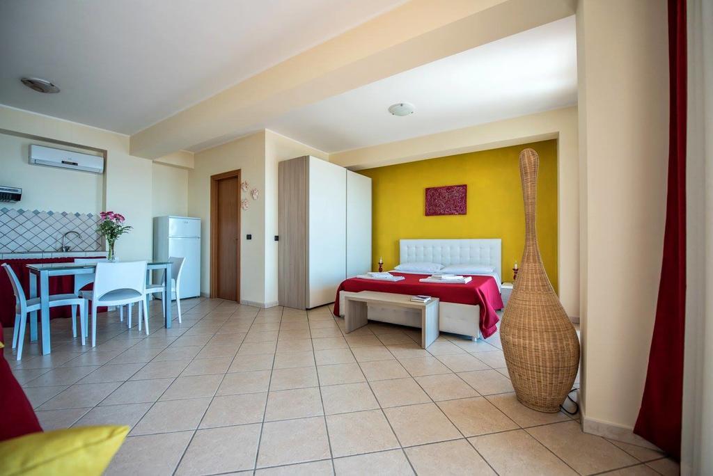 سانتا تيريزا دي ريفا B&B La Sirena المظهر الخارجي الصورة
