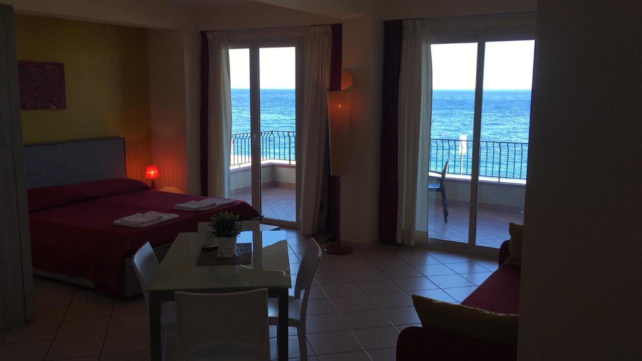 سانتا تيريزا دي ريفا B&B La Sirena المظهر الخارجي الصورة
